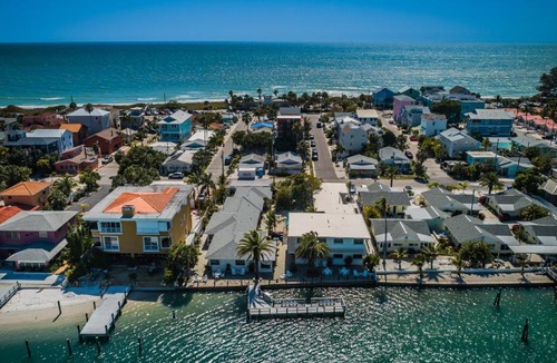 Sunset Beach Apartment | The Roth Hotel, Treasure Island, Florida