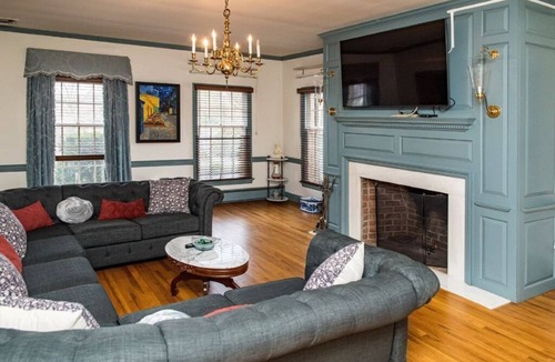 Highspire Bed & Breakfast | The Rowling at The Manor on Rosedale Bed & Breakfast