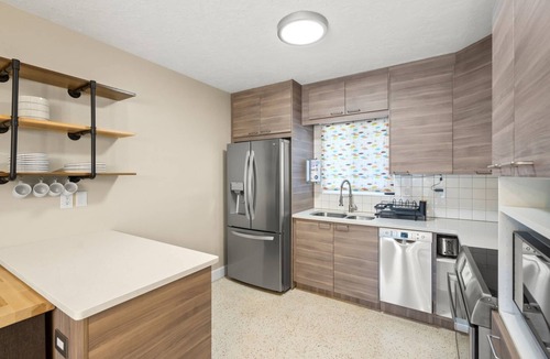 Ridge Wood Heights House | The Sarasota Starburst: Mid-Century Modern Home with Heated Pool, Dog Friendly, & Ideal Work Setup