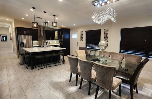 College Park House | The Villa Orlando@College Park. Sleeps16.