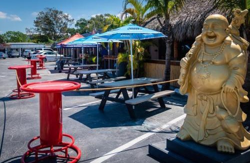 Siesta Key Village Apartment | The Village Breeze 8BR with heated Pool, near Beach, 250ft to Siesta Key Village!