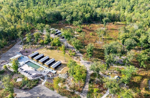 North Sebago Cabin | TITMOUSE - RESORT WITH 12 PROPERTIES. NATURAL POND FOR SWIMMING.