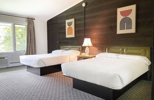 Manchester Center Hotel | Toll Road Inn
