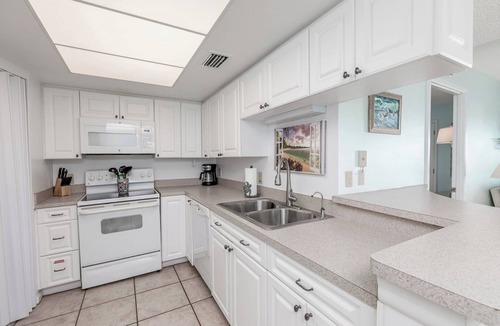 Sunset Beach House | Top-Floor Bay Views at Gated Land’s End