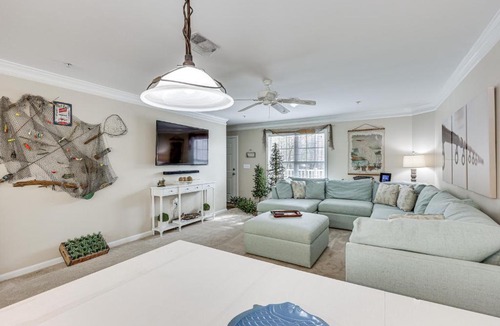White Lake House | Townhome w/Outdoor Pool & White Lake Access!