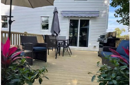 Middletown House | Townhouse Close to Downtown Newport & Beaches