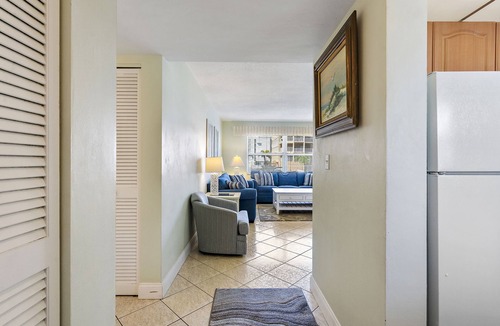 Treasure Island Condo | Treas Is St Pete Short Long Term 2 Blks Beach Heated Pool King Bed Boat Slip 9