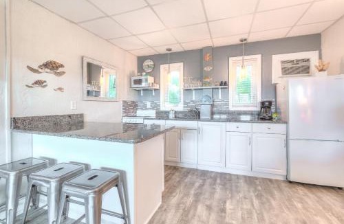 Treasure Island Apartment | Tropic Terrace #35 - Beachfront Resort