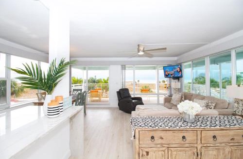 Treasure Island Apartment | Tropic Terrace Resort #59 - Beach View Penthouse!
