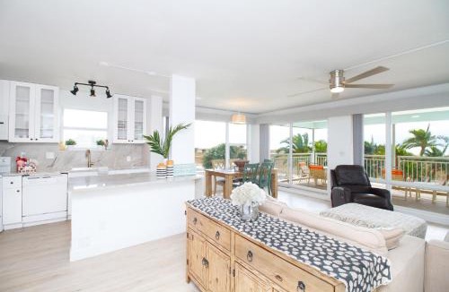 Treasure Island Apartment | Tropic Terrace Resort #59 - Beach View Penthouse!