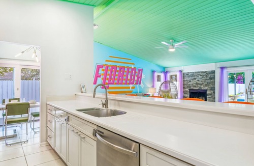 Seminole House | Tropic Vibes - Basketball, Mini Golf, Heated Pool!