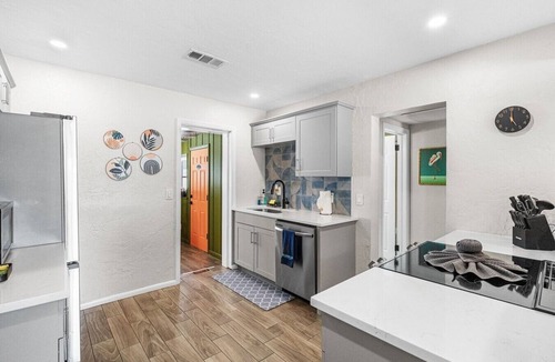 St. Petersburg House | Tropical Disco | Pool & Fire Pit | St. Pete Beach