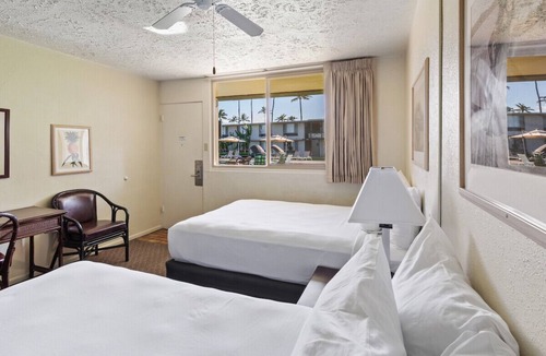 Kahului Hotel | Tropical Escape | 2 Modern Units | Pool | Walk to Ho’aloha Park Beach - 0.1 mi
