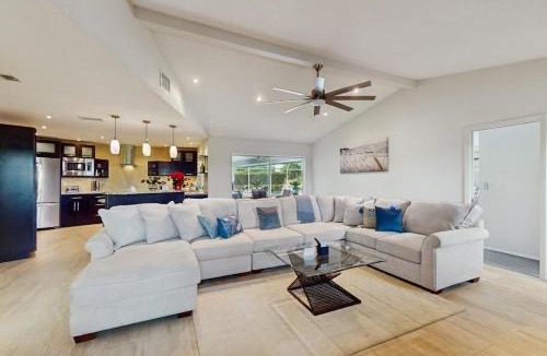 Trailer Estates House | Tropical Oasis