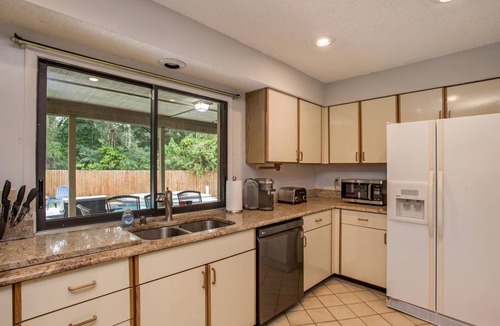 Temple Crest House | ☆Tropical Paradise☆ Luxury Pool | Ace Location | Family Ready |