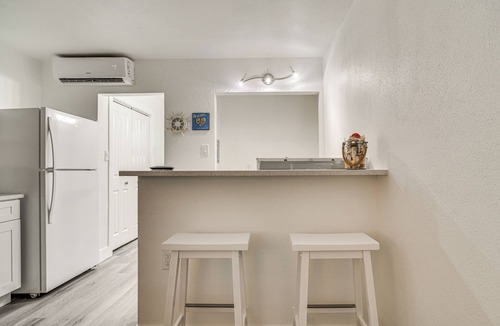 Pass-a-Grille Historic District Apartment | Tropical Pass-a-grille Gem w/Direct Beach Access!