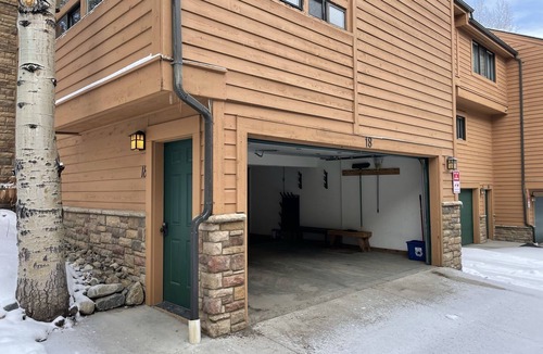 Peak 9 House | True ski in-ski out, walk to slopes & town, private hot tub, brand new kitchen