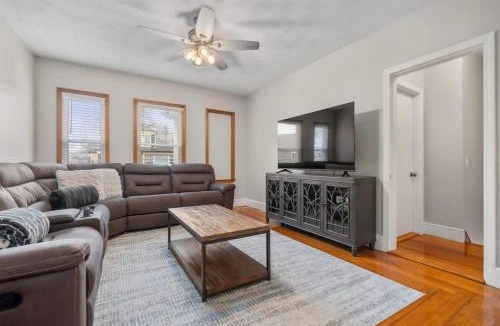South Medford House | Tufts 3-Bed 2-Office Home with Laundry