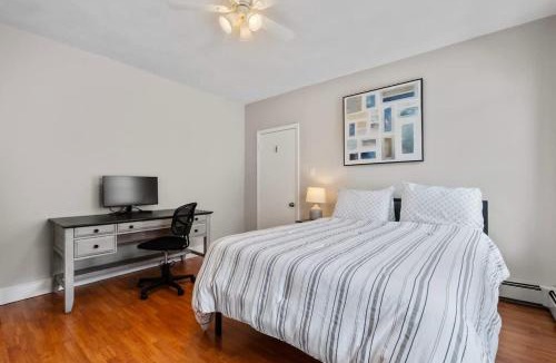 South Medford House | Tufts 3-Bed 2-Office Home with Laundry