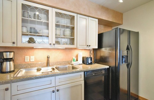 Four O'Clock Condo | Tyra Evergreen Condo: Ski In/Ski Out, Mountain Views