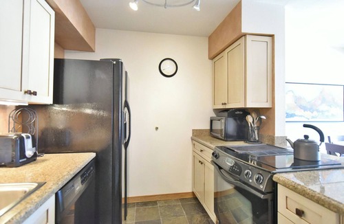 Four O'Clock Condo | Tyra Evergreen Condo: Ski In/Ski Out, Mountain Views