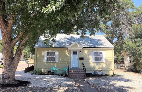 Greeley House | UNC Hideaway | King Beds, Fire Pit & Hammocks