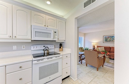 Longboat Key Condo | Unit #110 Sand Cay Beach Pool View