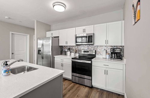 Chelsea Apartment | Unit 31 1BR with Den Office Space Long-term stays