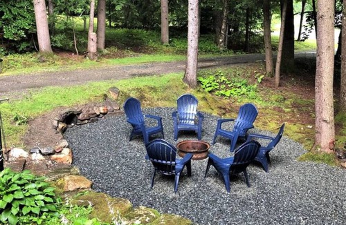 Wilmington Cabin | Updated Chalet. Minutes from Mt, Lakes and Golf.