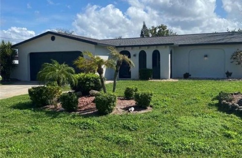 Caloosahatchee House | Updated, Clean, Quiet, and Comfortable for Families and Intimate for Couples