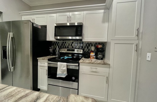 Seminole Condo | UPDATED REMODELED CONDO- NO STAIRS 3 MILES TO THE BEACH! PETS ok! HEATED POOL !