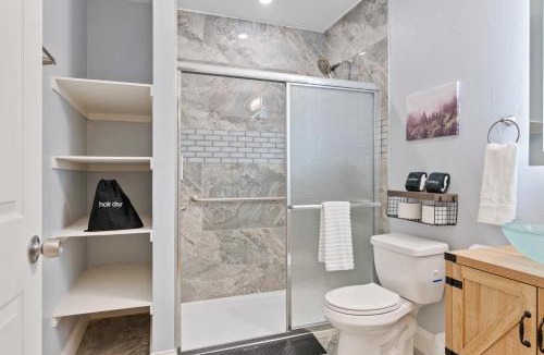 East Liberty Apartment | Upscale King Bed Suite ADA with Free Parking
