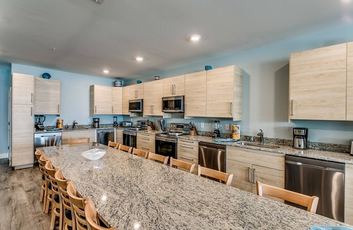North Myrtle Beach House | VACATION DESTINATION SLEEPS 50 EXCLUSIVE AMENETIES LARGE POOL+SPA/50 FT to SAND