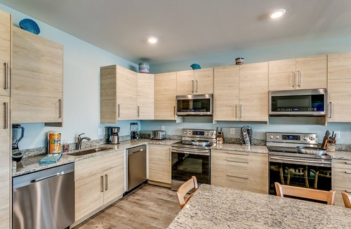 North Myrtle Beach House | VACATION DESTINATION SLEEPS 50 EXCLUSIVE AMENETIES LARGE POOL+SPA/50 FT to SAND