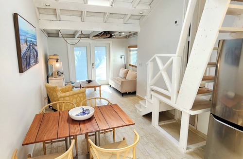 Sarasota Cottage | Vacation starts here! Lovely cottage a few steps away from Lido Beach! unit 4