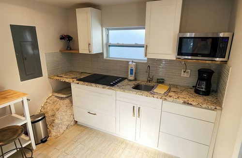 Sarasota Cottage | Vacation starts here! Lovely cottage a few steps away from Lido Beach! unit 4