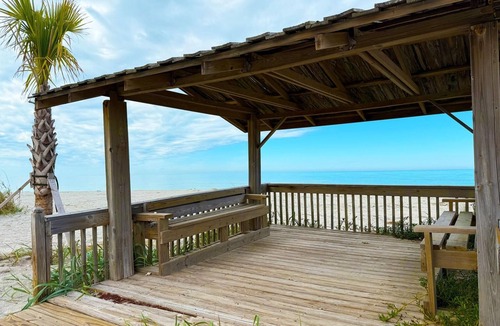 Golden Beach Apartment | Venice Villas 1BR – King w/Screened Porch