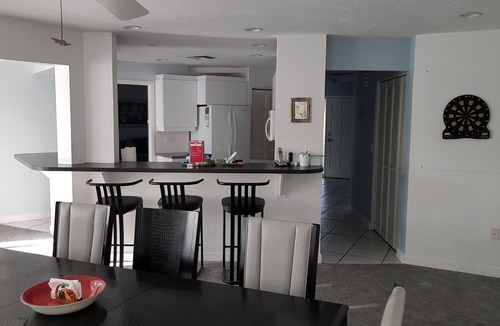 Vamo House | Villa Colleen 4 BR 4 BA, solar heated Pool near Siesta Key Beach