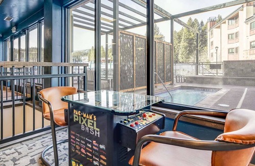 Peak 9 Apartment | Village at Breckenridge Studio 4505 - Ski-In/Ski-Out!