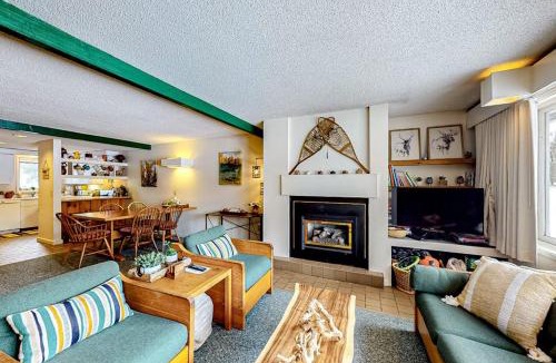 Stowe Area Apartment | Village Green Unit 8F