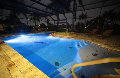 Caloosahatchee Villa | Villagoona, waterfront, infinity pool, dir.access to the Gulf of America