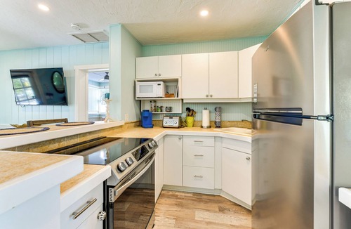 Sarasota Cottage | 'Vintage Mermaid Cottage' 4 Mi to Siesta Key Beach