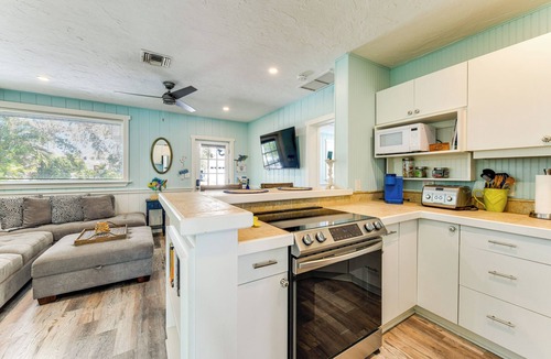 Sarasota Cottage | 'Vintage Mermaid Cottage' 4 Mi to Siesta Key Beach