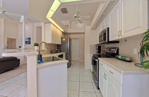 Pelican House | VRCC Villa Alba - waterfront villa with boat dock