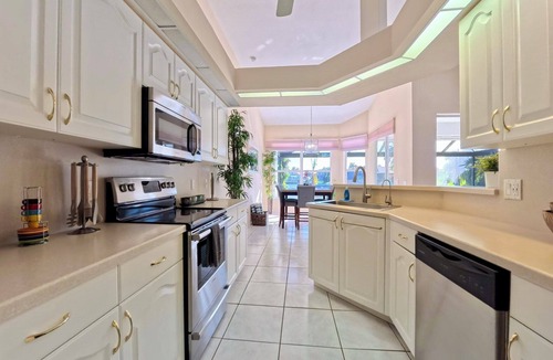 Pelican House | VRCC Villa Alba - waterfront villa with boat dock