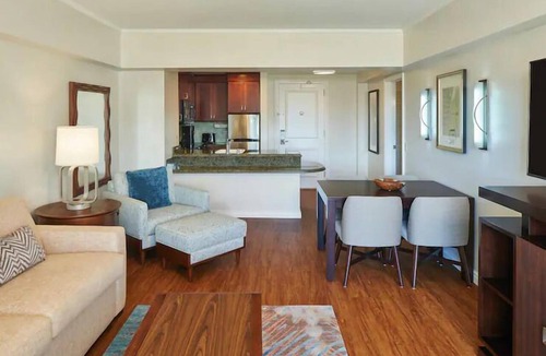 Waikiki Hotel | Waikiki | Couples Lagoon Stay | Pool + Spa