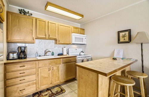 Waikoloa Village Condo | WAIKOLOA VILLAGE CONDO#E10: GOLF COURSE FRONTAGE, OCEAN VIEWS, GREAT STUDIO!