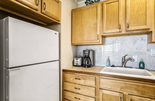 Waikoloa Village Condo | WAIKOLOA VILLAGE CONDO#E10: GOLF COURSE FRONTAGE, OCEAN VIEWS, GREAT STUDIO!