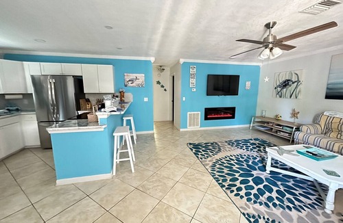 Englewood Apartment | WALK TO BEACH ACCESS! DOG FRIENDLY PROPERTY!
