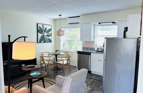 Safety Harbor Hotel | Walk to Downtown Safety Harbor, 2 Queen Beds, Pet Friendly